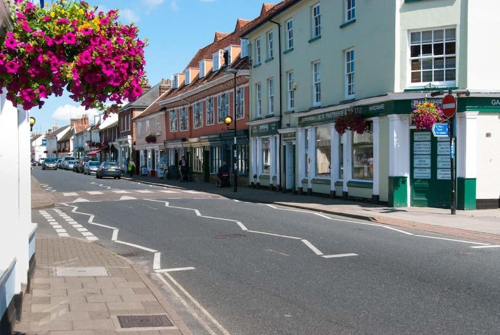 Meddlars A Historic Cottage On The Countryside Edge Of A Vibrant Market Town Hadleigh  Exteriér fotografie